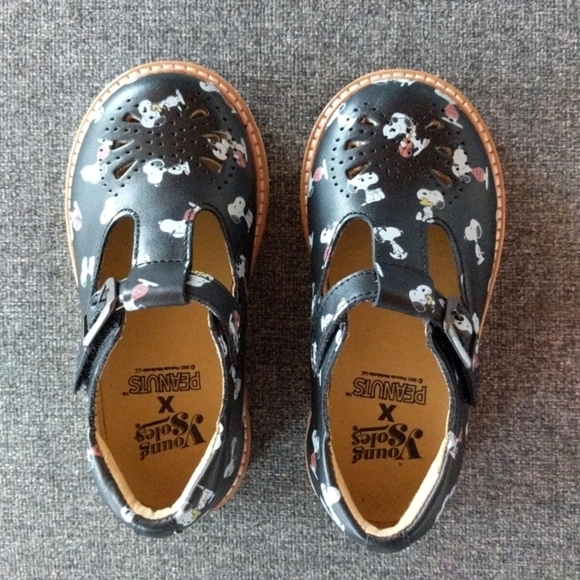 NWT Young Soles X PEANUTS ROSIE GIRLS' T-BAR SHOE SNOOPY PRINT CHESTNUT - Picture 2 of 16